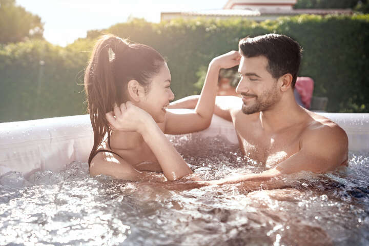 Bestway LAY‑Z‑SPA Whirlpool Ibiza AirJet quadratisch 180 × 180 cm